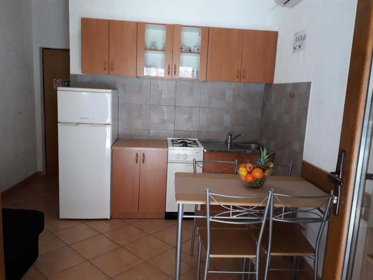 Delfin Apartments Sveti Juraj Exterior photo