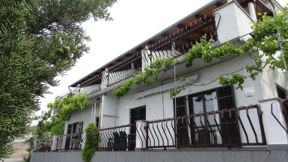 Delfin Apartments Sveti Juraj Exterior photo